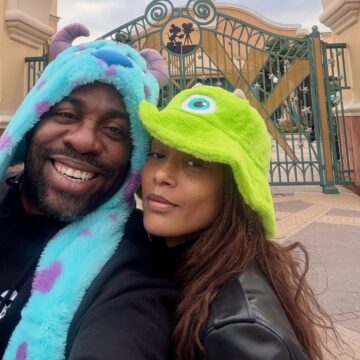 Tais Araújo e Lázaro Ramos curtem folga na Disneyland, em Paris
