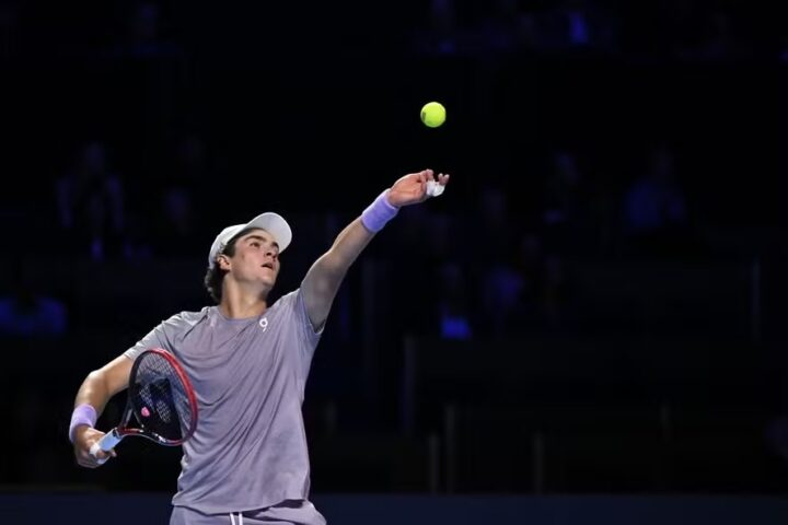 João Fonseca vai à semifinal na Basileia após desistência de Shapovalov e entrará no top 40