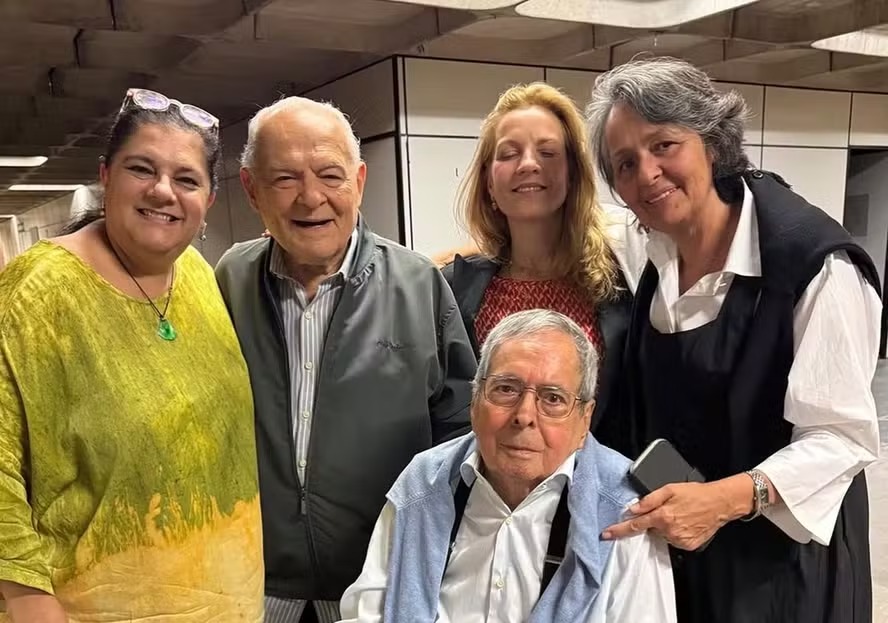 Aos 94 anos, Benedito Ruy Barbosa prestigia o baiano Othon Bastos no teatro Aos 94 anos, Benedito Ruy Barbosa prestigia o baiano Othon Bastos no teatro