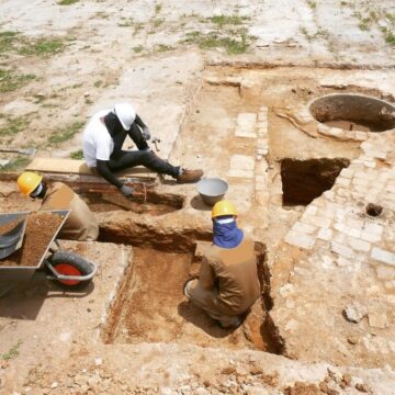 Estacionamento onde 100 mil pessoas foram enterradas é interditado em Salvador Estacionamento onde 100 mil pessoas foram enterradas é interditado em Salvador