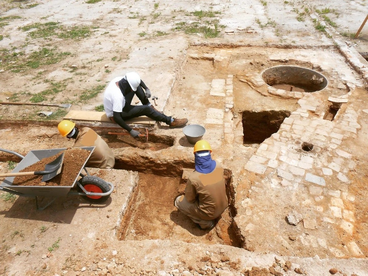 Estacionamento onde 100 mil pessoas foram enterradas é interditado em Salvador