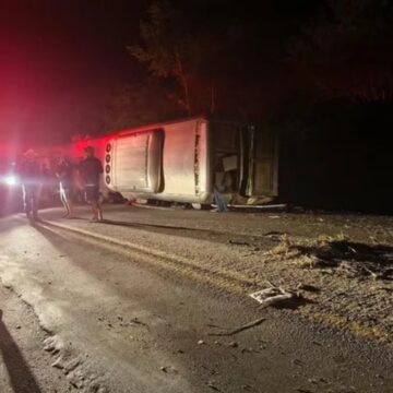 Acidente com ônibus que voltava à Bahia deixa ao menos 15 mortos em Pernambuco