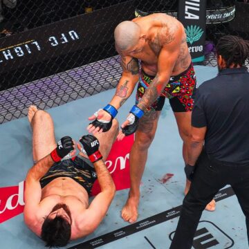 Alex Poatan reconquista cinturão com nocaute em 1min20s no UFC 320; veja vídeo