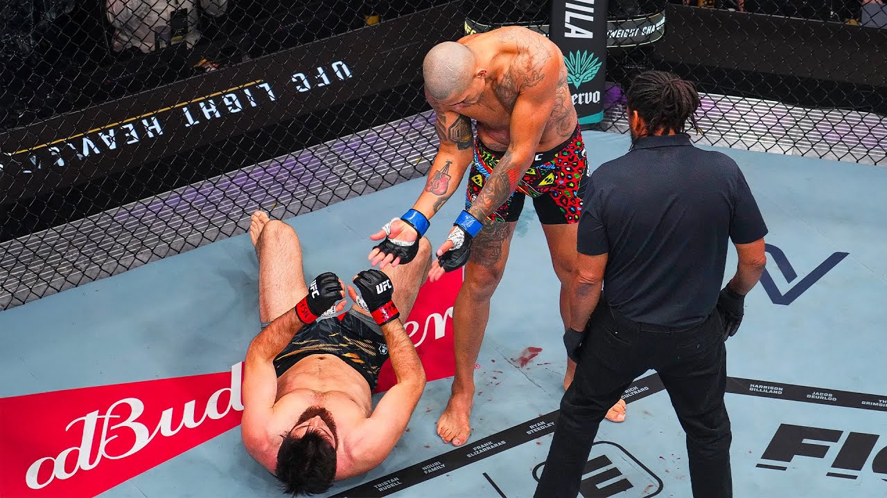 Alex Poatan reconquista cinturão com nocaute em 1min20s no UFC 320; veja vídeo