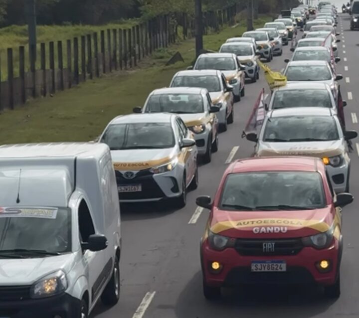 Autoescolas de Salvador protestam contra mudanças no processo de habilitação