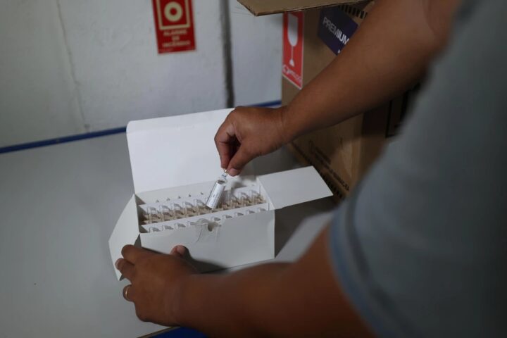 Bahia recebe antídoto contra intoxicação por metanol após registro de casos suspeitos