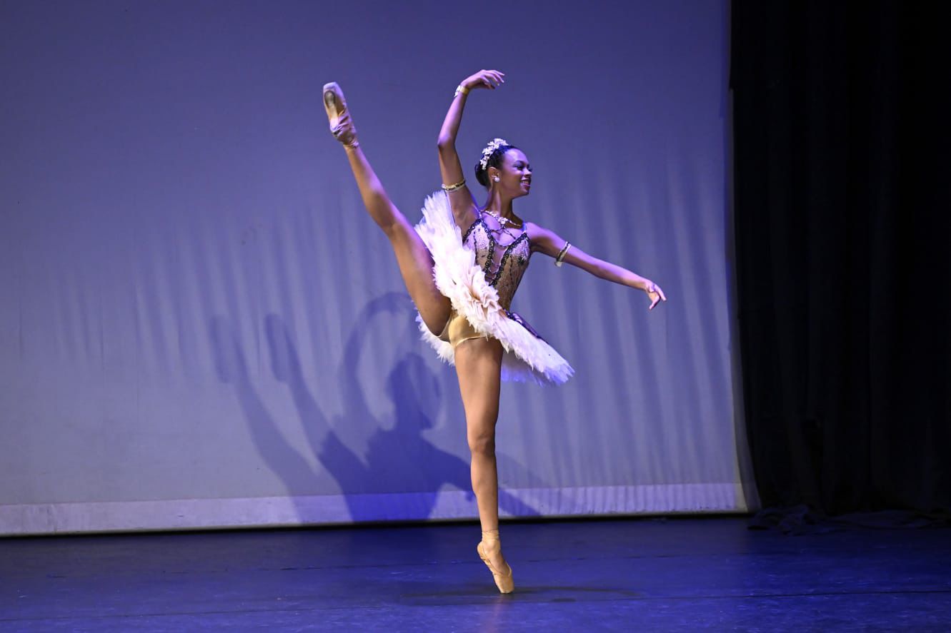 Bailarina baiana conquista bolsa no Canadá e desafia estereótipos do balé clássico