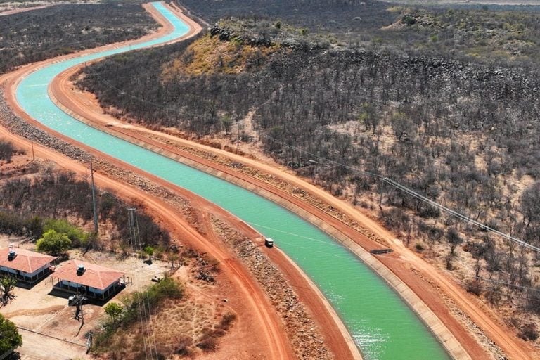 Grupo paulista investe R$ 1,1 bilhão em projeto de algodão irrigado no Oeste da Bahia Grupo paulista investe R$ 1,1 bilhão em projeto de algodão irrigado no Oeste da Bahia