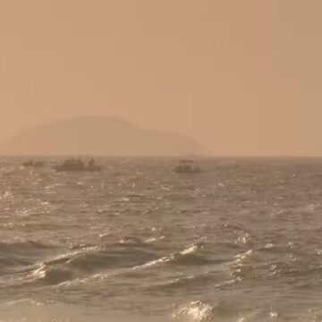 Ventania surpreende e arrasta quase 50 praticantes de stand-up paddle em Copacabana