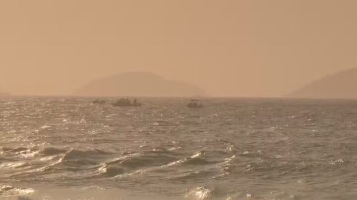 Ventania surpreende e arrasta quase 50 praticantes de stand-up paddle em Copacabana