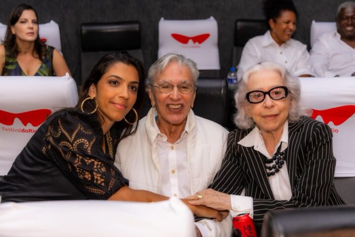 Caetano Veloso e Fernanda Montenegro prestigiam estreia de filme estrelado por filha de Regina Casé