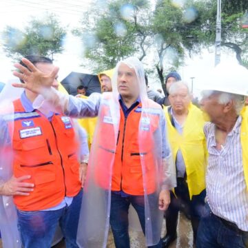 Bruno Reis visita áreas de risco no Subúrbio após fortes chuvas em Salvador