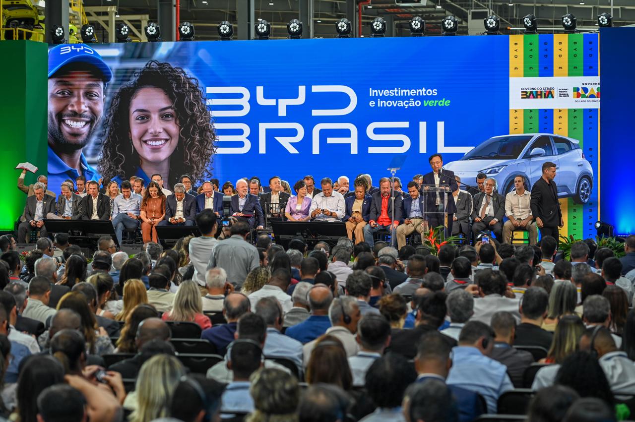 Primeira fábrica da BYD no Brasil é inaugurada na Bahia com investimento de R$ 5,5 bilhões