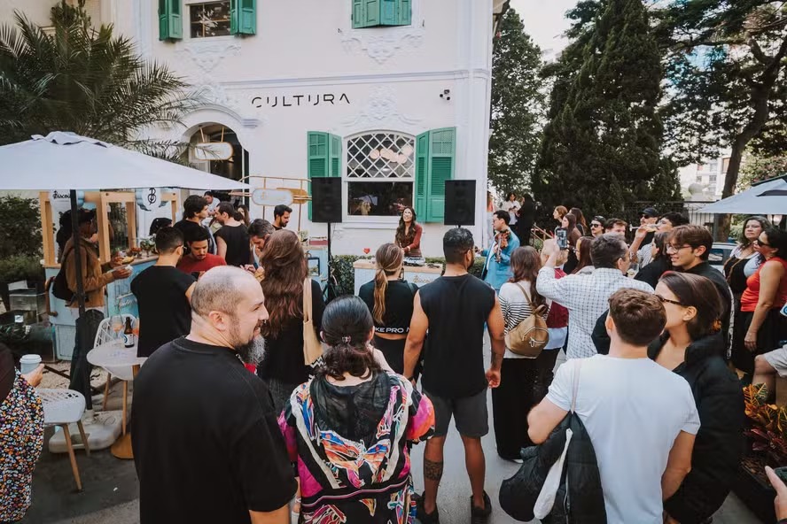 Balada com café? Coffee parties chegam ao Brasil e movimentam o mercado de cafeterias