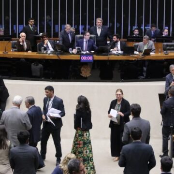 Câmara aprova projeto que classifica falsificação de bebidas como crime hediondo