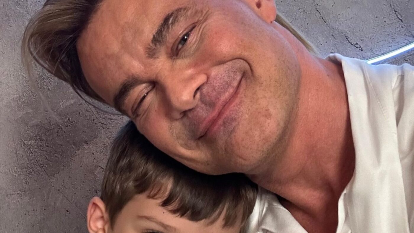 De visual novo, Carmo Dalla Vecchia encanta ao postar fotos com o filho Pedro