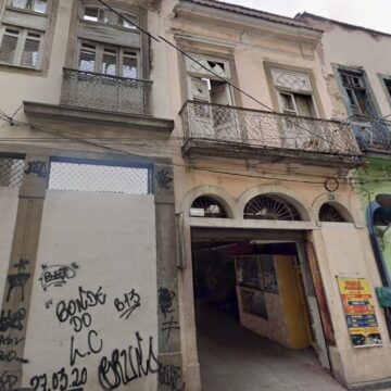 Degradada, casa onde morou Machado de Assis vira estacionamento no Rio