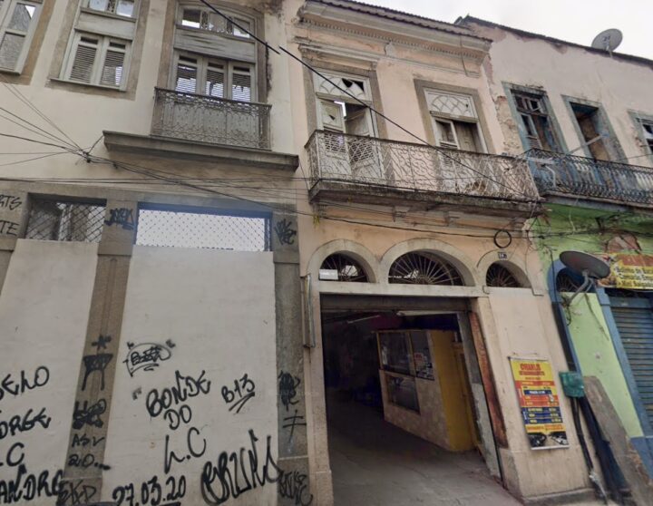 Degradada, casa onde morou Machado de Assis vira estacionamento no Rio