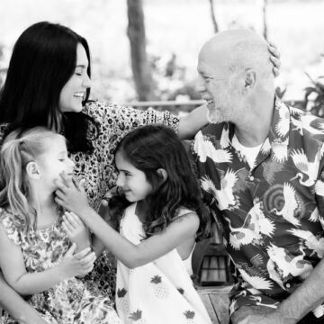 Esposa de Bruce Willis fala sobre luto antecipado e dor das filhas: “Não sei se vão se recuperar”