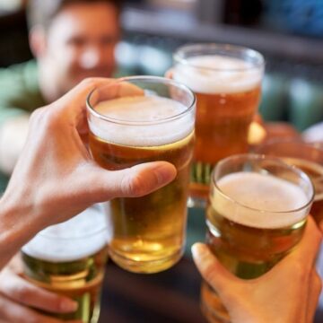 Neurocientista promete cerveja sem álcool que deixa ‘alegre’ e com zero ressaca