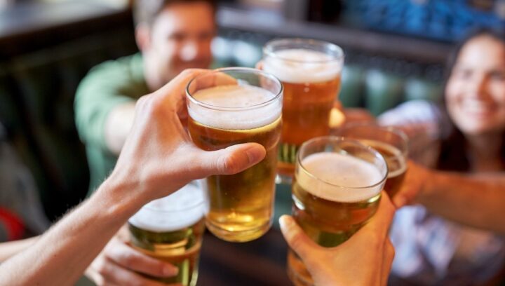 Neurocientista promete cerveja sem álcool que deixa ‘alegre’ e com zero ressaca