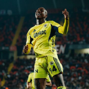 Ex-Bahia, Talisca brilha e garante vitória do Fenerbahçe em Campeonato Turco Ex-Bahia, Talisca brilha e garante vitória do Fenerbahçe em Campeonato Turco