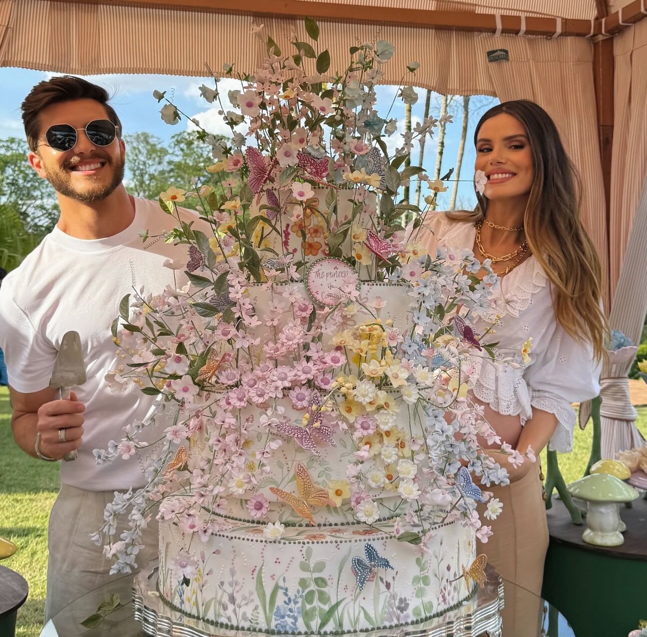 Camila Queiroz e Klebber Toledo fazem o chá de bebê para primeira filha Camila Queiroz e Klebber Toledo fazem o chá de bebê para primeira filha