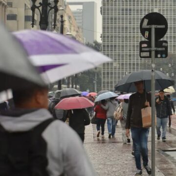 Inmet emite alerta laranja de chuvas intensas e ventos fortes para São Paulo neste sábado