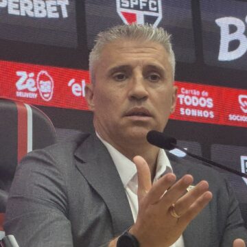 ‘Tão evidente que não dá pra crer, desabafa Crespo sobre a arbitragem; veja vídeo