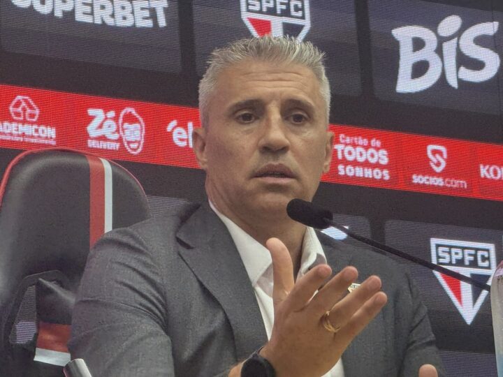 ‘Tão evidente que não dá pra crer, desabafa Crespo sobre a arbitragem; veja vídeo