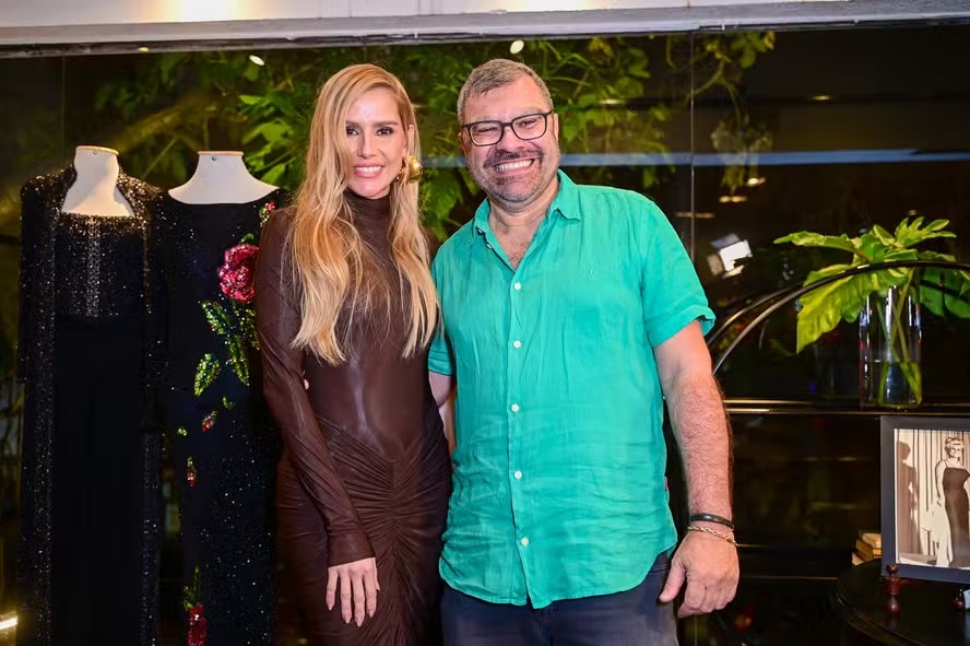 Filho de Hebe Camargo vende roupas da mãe em brechó de Deborah Secco Filho de Hebe Camargo vende roupas da mãe em brechó de Deborah Secco