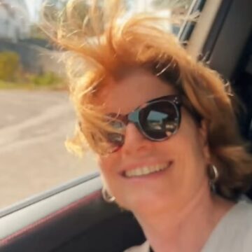 Após o fim de ‘Vale Tudo’, Débora Bloch curte férias em Portugal