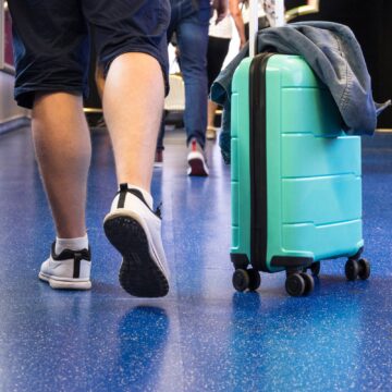 Câmara votará com urgência projeto que proíbe cobrança por bagagem de mão em voos