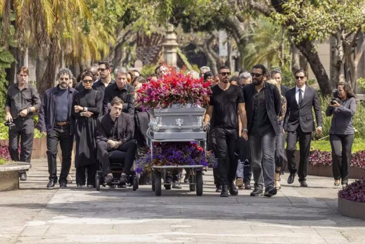 Vale Tudo: enterro de Odete Roitman reúne familiares e levanta suspeitas sobre crime