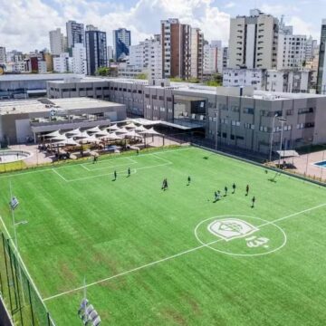 Escola bilíngue oferece bolsas de estudo para alunos do ensino médio em Salvador