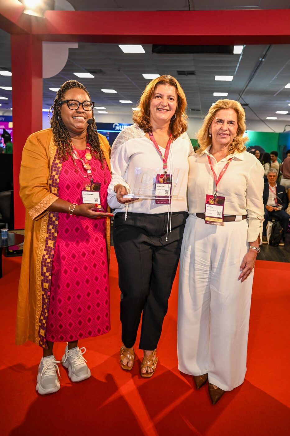 Gladys Cazumbá, Claudia Alves e Leila Brito