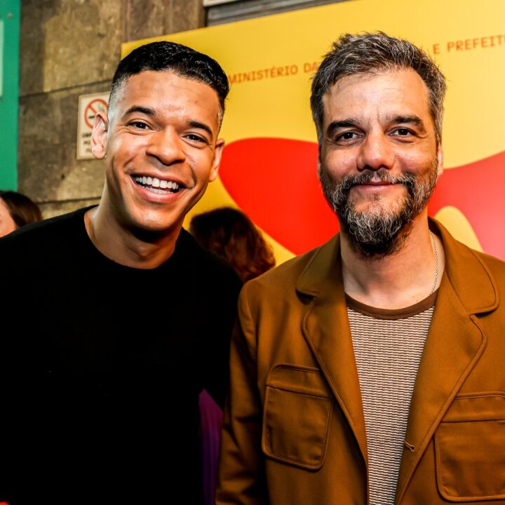 Felipe Velozo prestigia Wagner Moura em sessão de “O Agente Secreto” no Rio de Janeiro