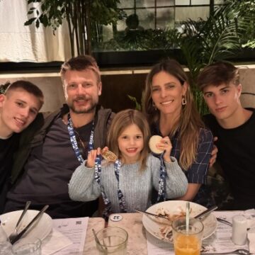 Fernanda Lima celebra momento especial com Rodrigo Hilbert e filhos no vôlei