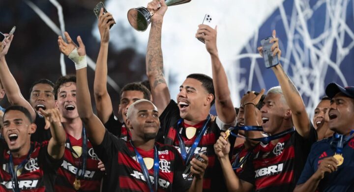 Palmeiras acerta contratação de atacante ex-Flamengo