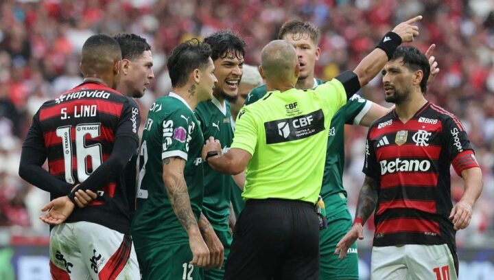 Dupla titular do Palmeiras é denunciada e pode pegar suspensão na reta final do Brasileiro