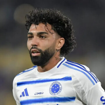 Gabigol é vaiado ao entrar no Maracanã em reencontro com o Flamengo; veja vídeo
