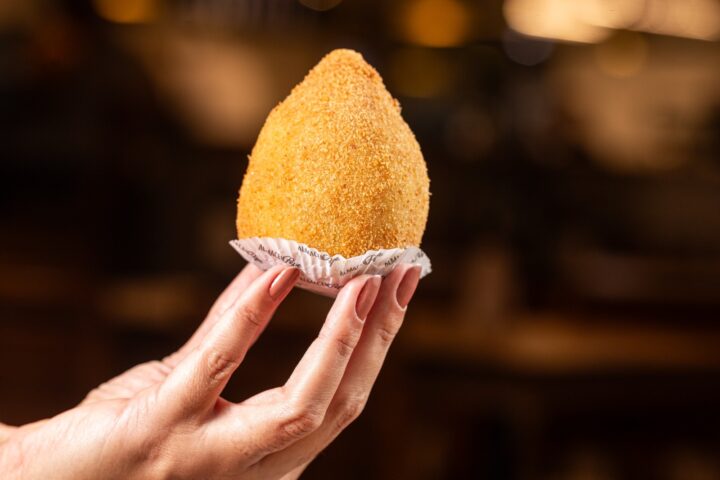 Almacen Pepe destina parte das vendas da coxinha em outubro para a luta contra o câncer
