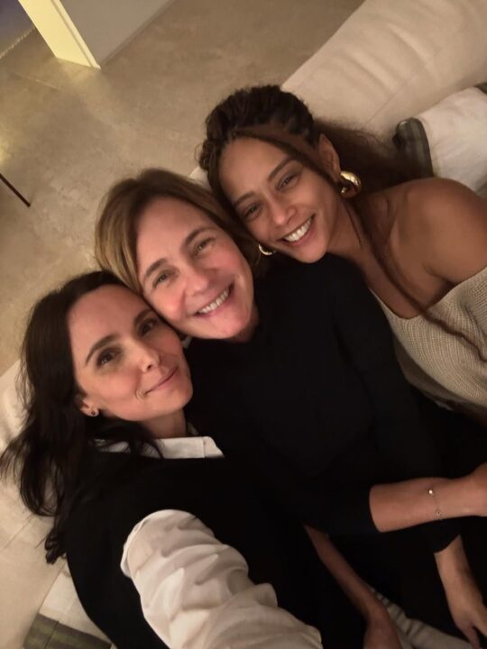 Débora Falabella, Taís Araujo e Adriana Esteves movimentam a web em encontro especial: “Amor e aquela fofoca” Débora Falabella, Taís Araujo e Adriana Esteves movimentam a web em encontro especial: “Amor e aquela fofoca”