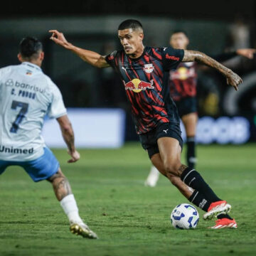 Pênalti nos acréscimos, vermelho e confusão: Bragantino bate Grêmio em noite tensa; veja lances