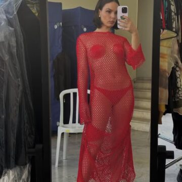 Isis Valverde compartilha carrossel de selfies no espelho