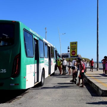 Prefeitura de Salvador inicia Operação Praia 2025 com reforço na frota de ônibus nos fins de semana e feriados
