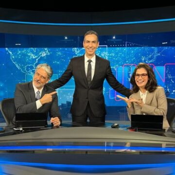 Despedida de William Bonner no JN repercute na web com fotos ao lado de Tralli e Renata Vasconcellos Despedida de William Bonner no JN repercute na web com fotos ao lado de Tralli e Renata Vasconcellos