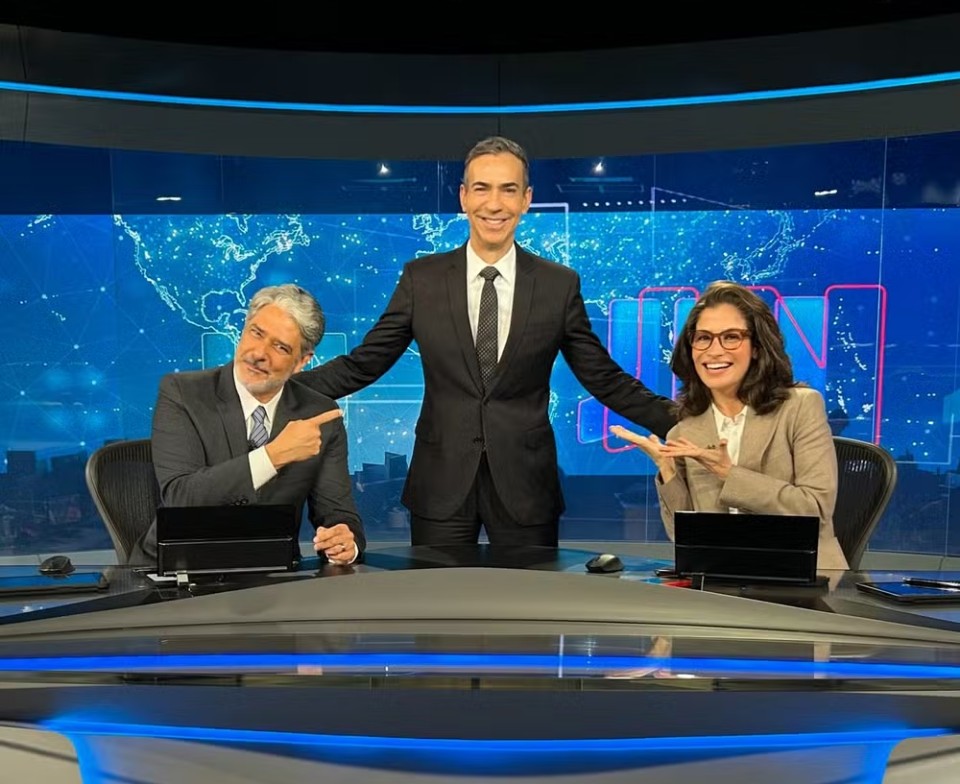 Despedida de William Bonner no JN repercute na web com fotos ao lado de Tralli e Renata Vasconcellos Despedida de William Bonner no JN repercute na web com fotos ao lado de Tralli e Renata Vasconcellos