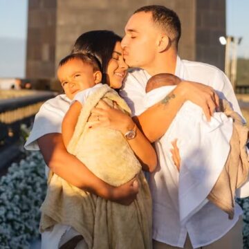 João Gomes e Ary Mirelle batizam filhos e renovam votos de casamento no Cristo Redentor