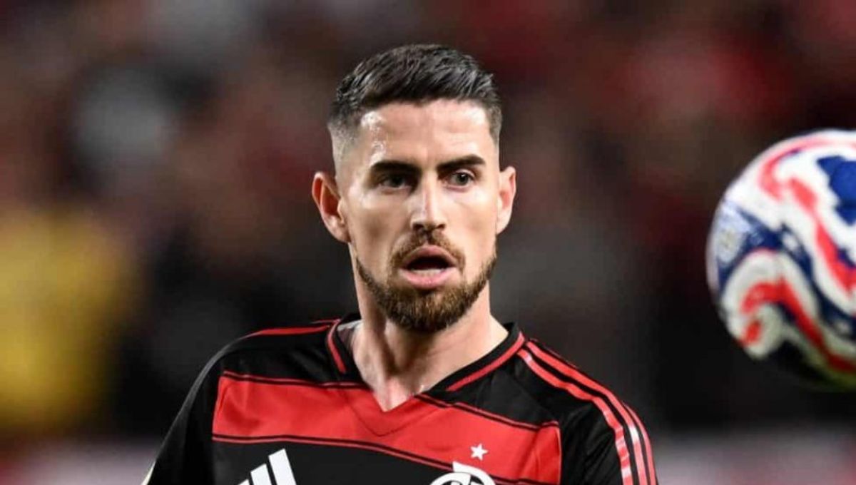 Jorginho, do Flamengo, diz preferir sintético a gramado ruim